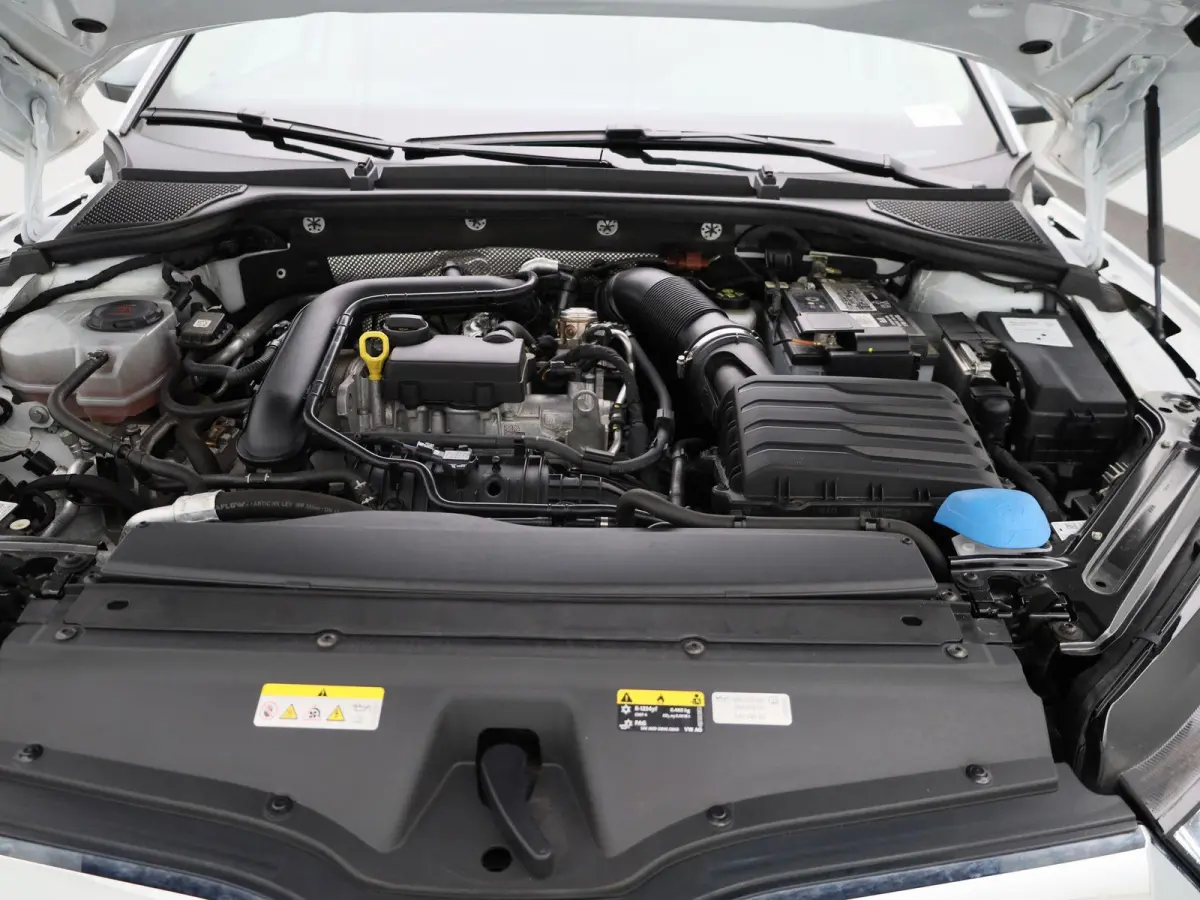 1.0 e-TSI Business Edition Plus | Automaat | Apple Carplay / Android Auto | Panoramadak | Achteruitrijcamera | Parkeersensoren | Sfeerverlichting |