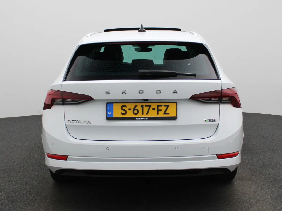 1.0 e-TSI Business Edition Plus | Automaat | Apple Carplay / Android Auto | Panoramadak | Achteruitrijcamera | Parkeersensoren | Sfeerverlichting |