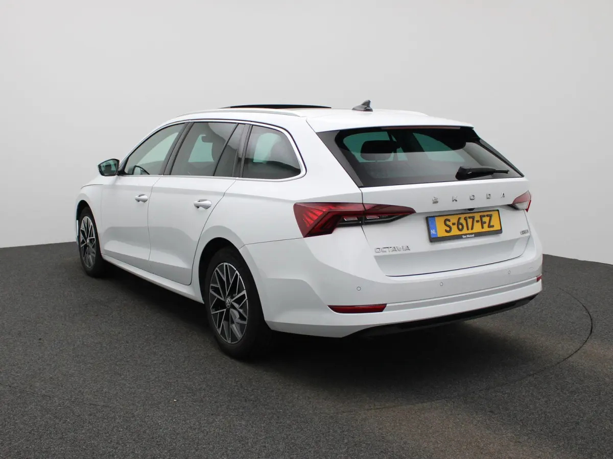 1.0 e-TSI Business Edition Plus | Automaat | Apple Carplay / Android Auto | Panoramadak | Achteruitrijcamera | Parkeersensoren | Sfeerverlichting |