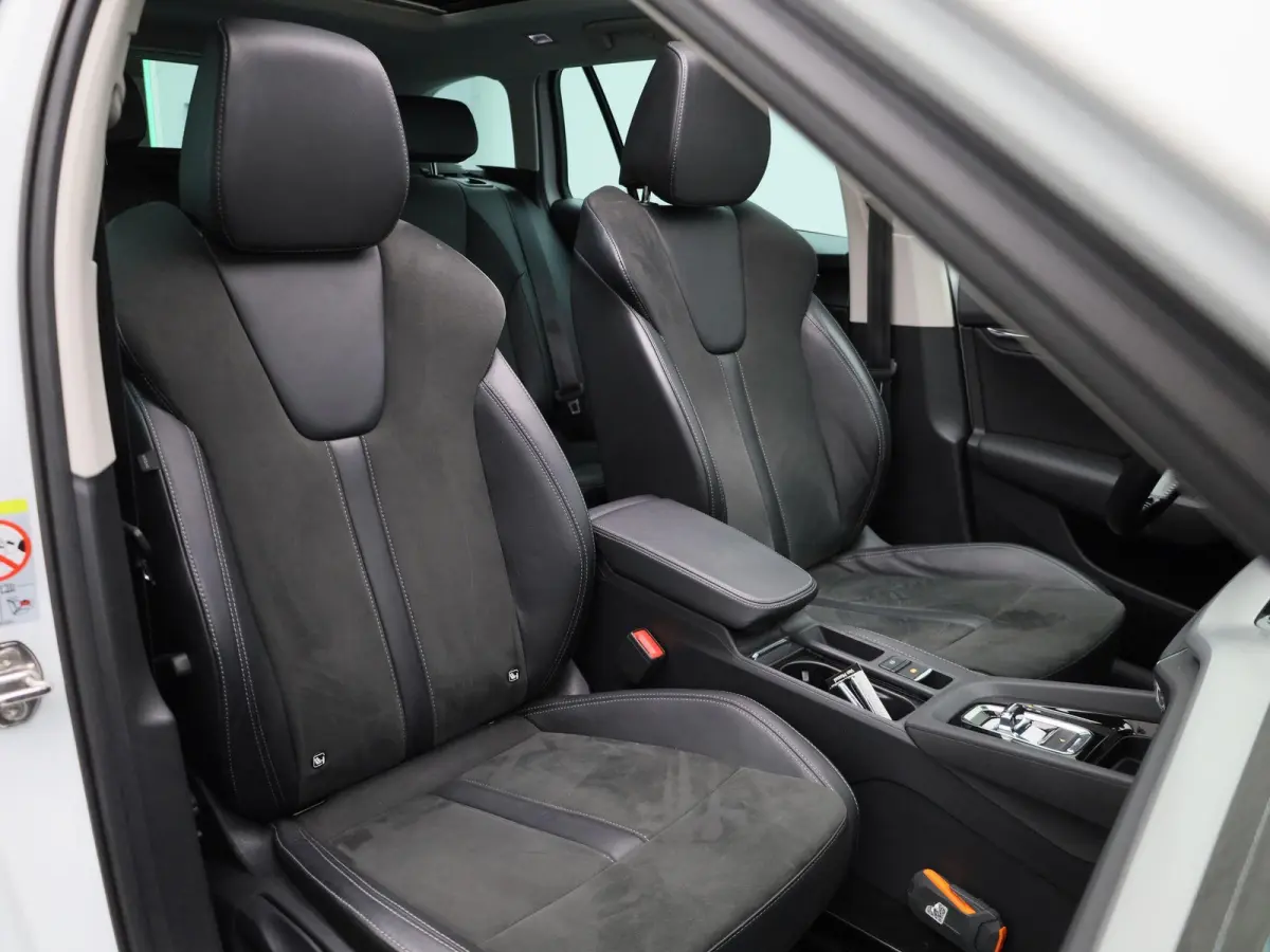 1.0 e-TSI Business Edition Plus | Automaat | Apple Carplay / Android Auto | Panoramadak | Achteruitrijcamera | Parkeersensoren | Sfeerverlichting |
