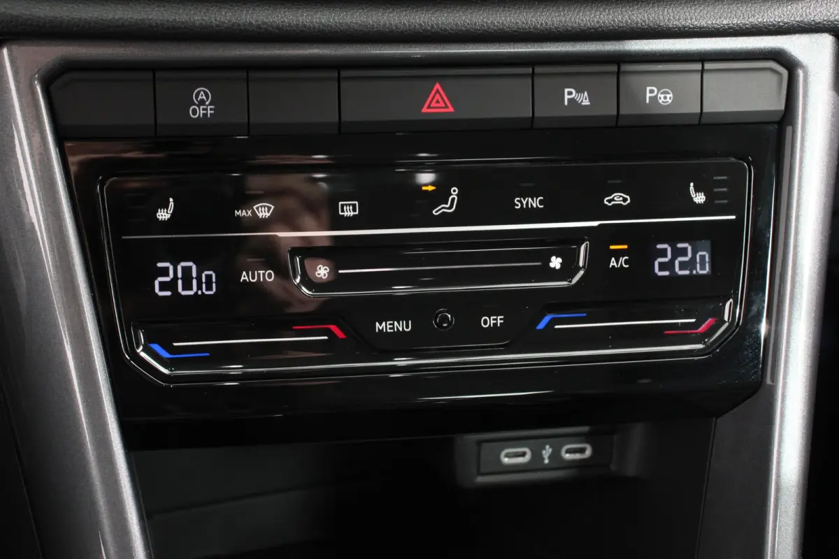 1.5 TSI DSG Style Navigatie Wireless App connect Adaptive Cruise Control Park Assist Camera Parkeersensoren IQ Drive pakket Stoel- en stuurwielverwarming Virtual cockpit Elektrische achterkl