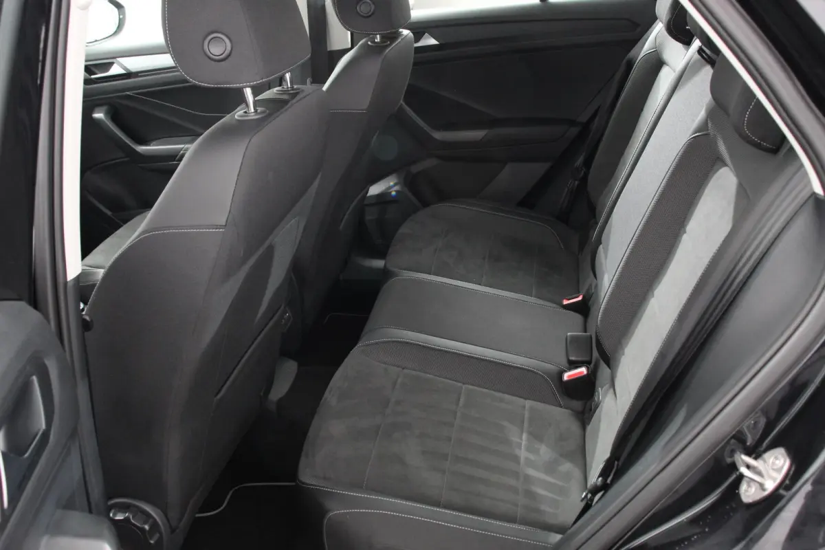 1.5 TSI DSG Style Navigatie Wireless App connect Adaptive Cruise Control Park Assist Camera Parkeersensoren IQ Drive pakket Stoel- en stuurwielverwarming Virtual cockpit Elektrische achterkl