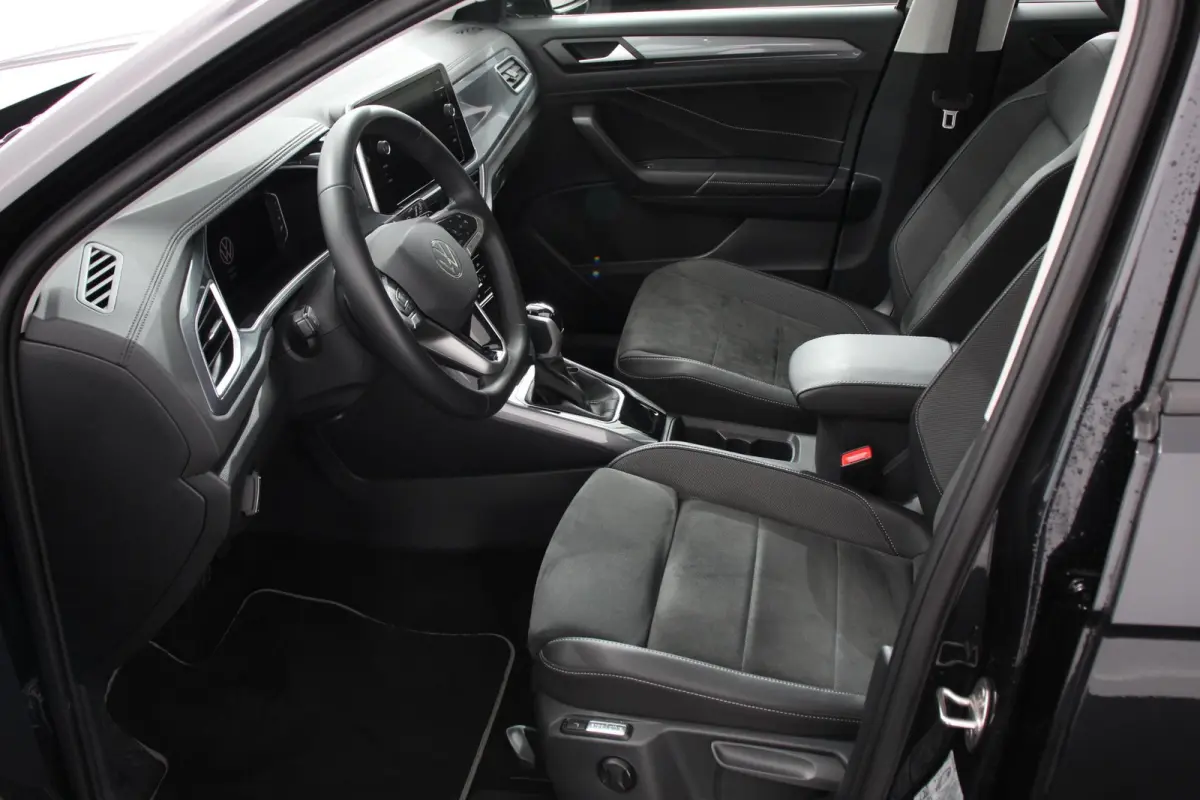 1.5 TSI DSG Style Navigatie Wireless App connect Adaptive Cruise Control Park Assist Camera Parkeersensoren IQ Drive pakket Stoel- en stuurwielverwarming Virtual cockpit Elektrische achterkl