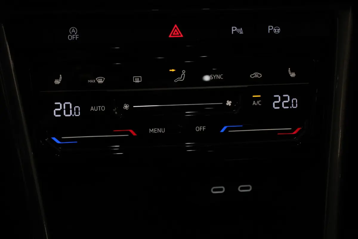 1.5 TSI DSG Style Navigatie Wireless App connect Adaptive Cruise Control Park Assist Camera Parkeersensoren IQ Drive pakket Stoel- en stuurwielverwarming Virtual cockpit Elektrische achterkl