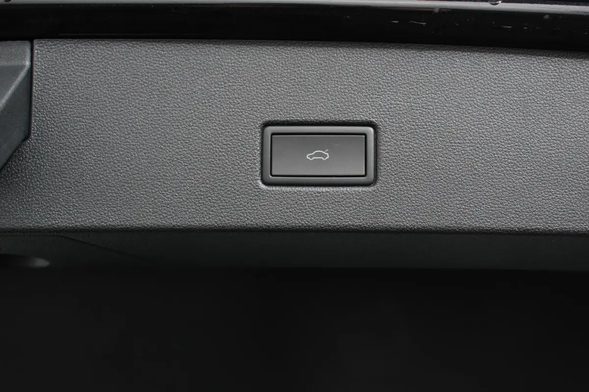 1.5 TSI DSG Style Navigatie Wireless App connect Adaptive Cruise Control Park Assist Camera Parkeersensoren IQ Drive pakket Stoel- en stuurwielverwarming Virtual cockpit Elektrische achterkl