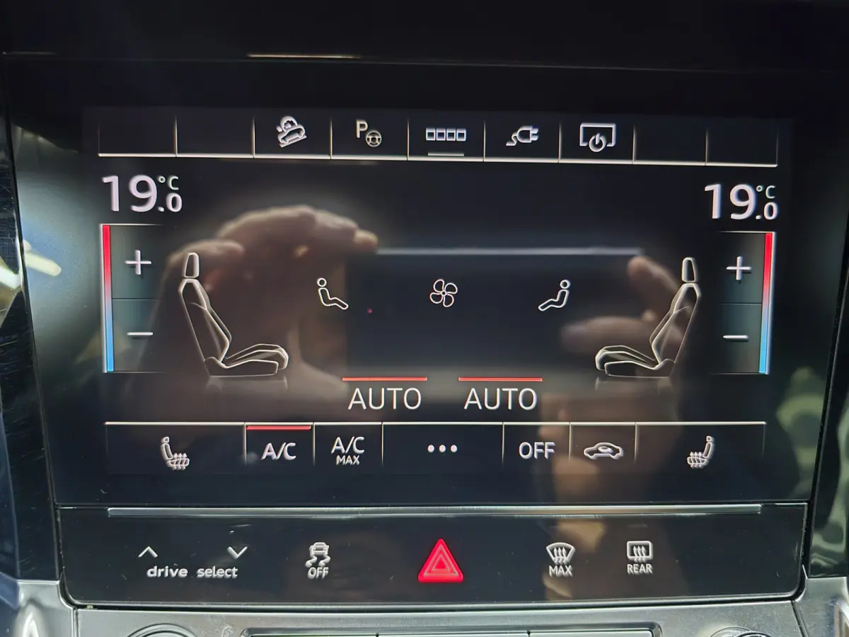 55 quattro S edition 95 kWh 2x S-Line Black Edition Camera Navi 21"LM 95.4% SOH