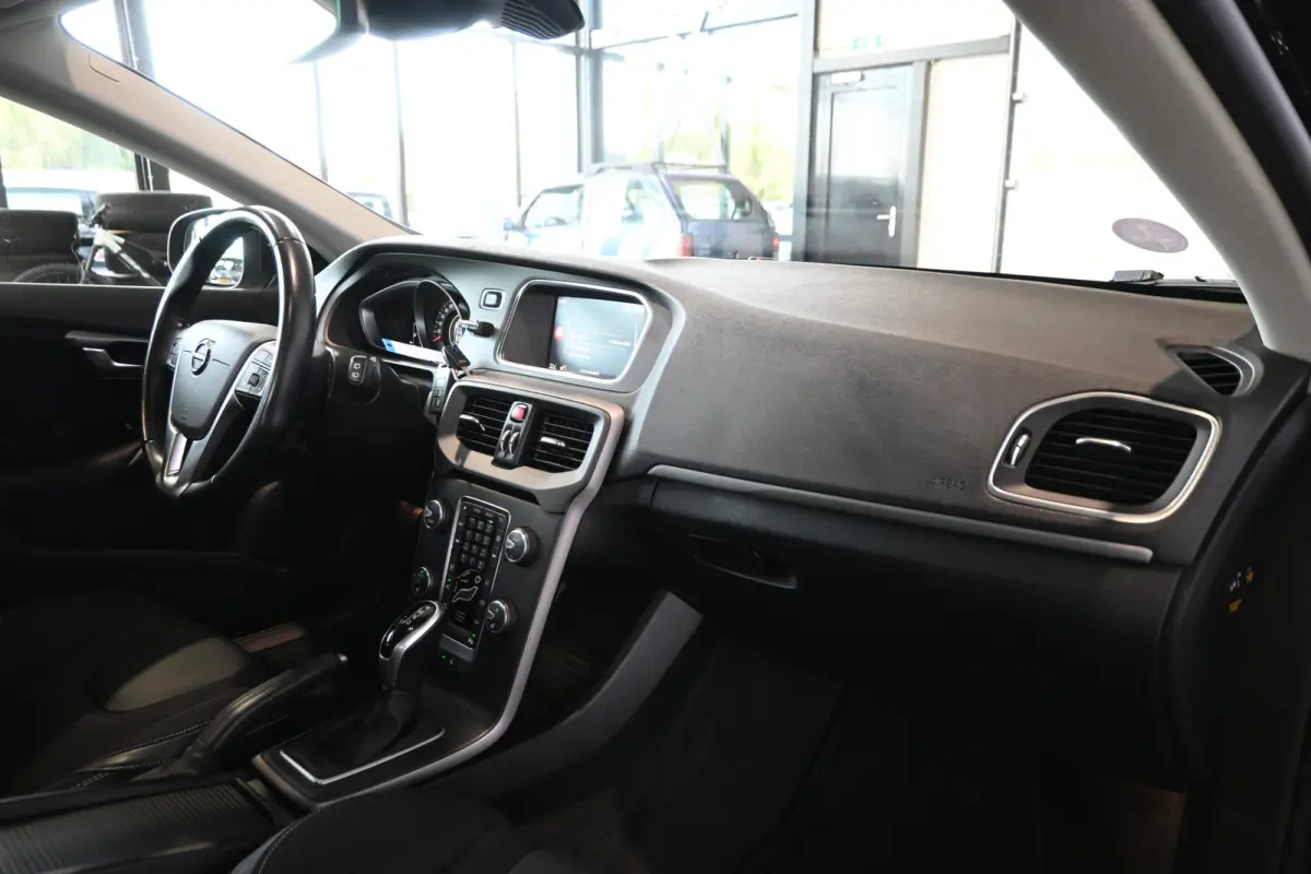 1.5 T3 Momentum Automaat Clima Cruise control Navigatie LED koplampen PDC Trekhaak 100% Onderhouden Inruil mogelijk