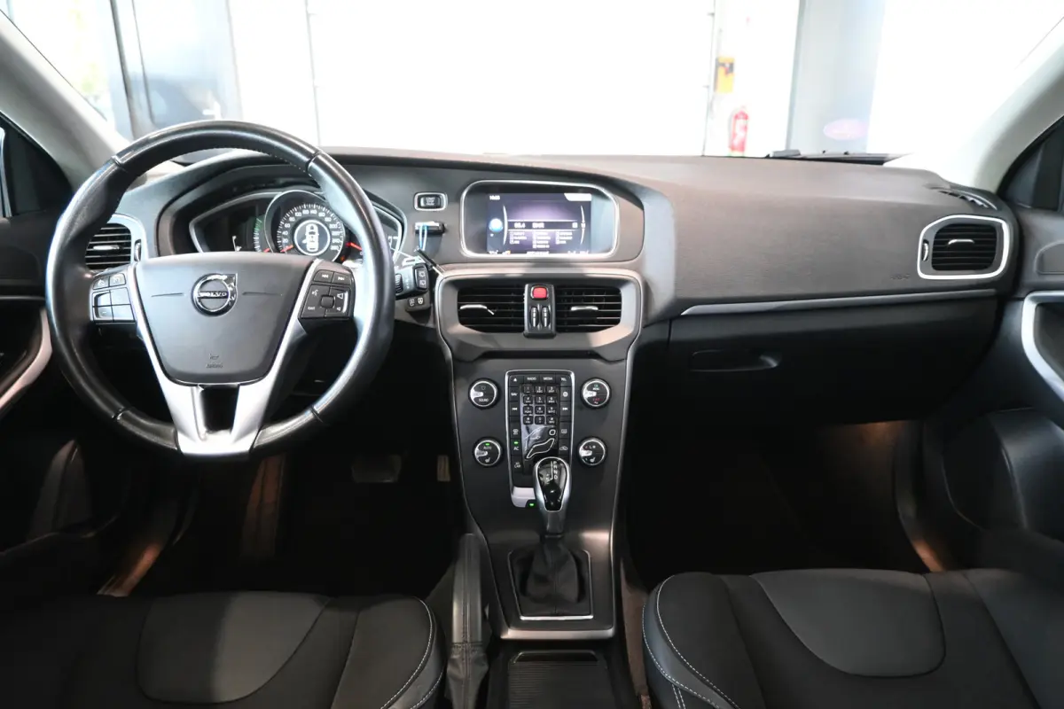 1.5 T3 Momentum Automaat Clima Cruise control Navigatie LED koplampen PDC Trekhaak 100% Onderhouden Inruil mogelijk