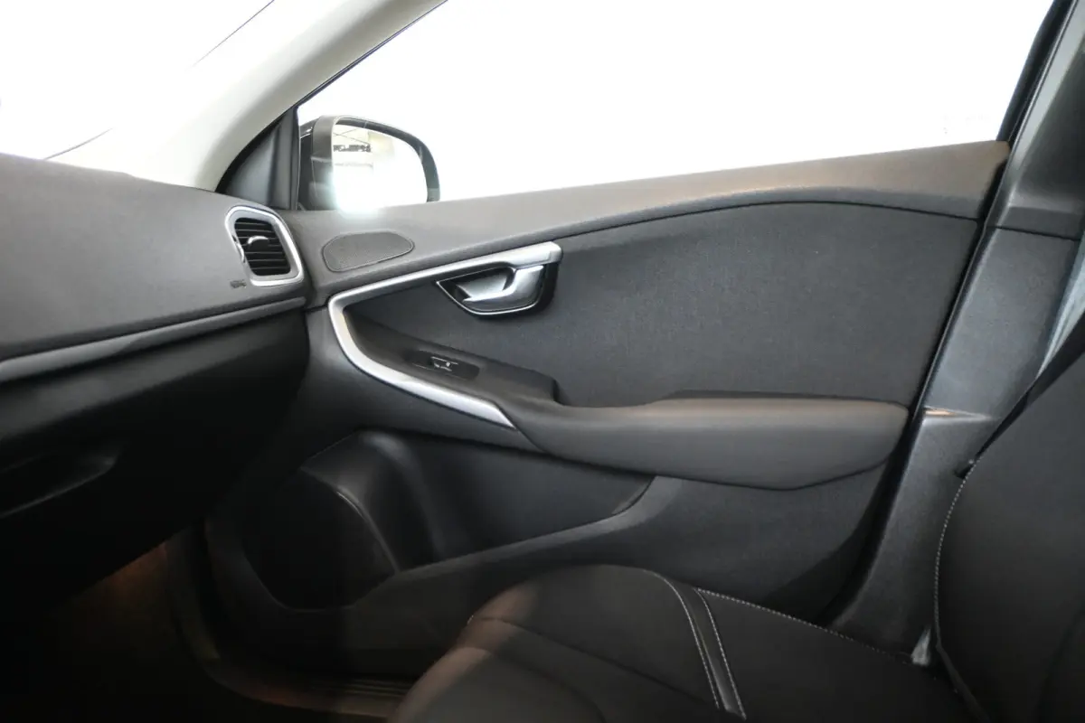 1.5 T3 Momentum Automaat Clima Cruise control Navigatie LED koplampen PDC Trekhaak 100% Onderhouden Inruil mogelijk