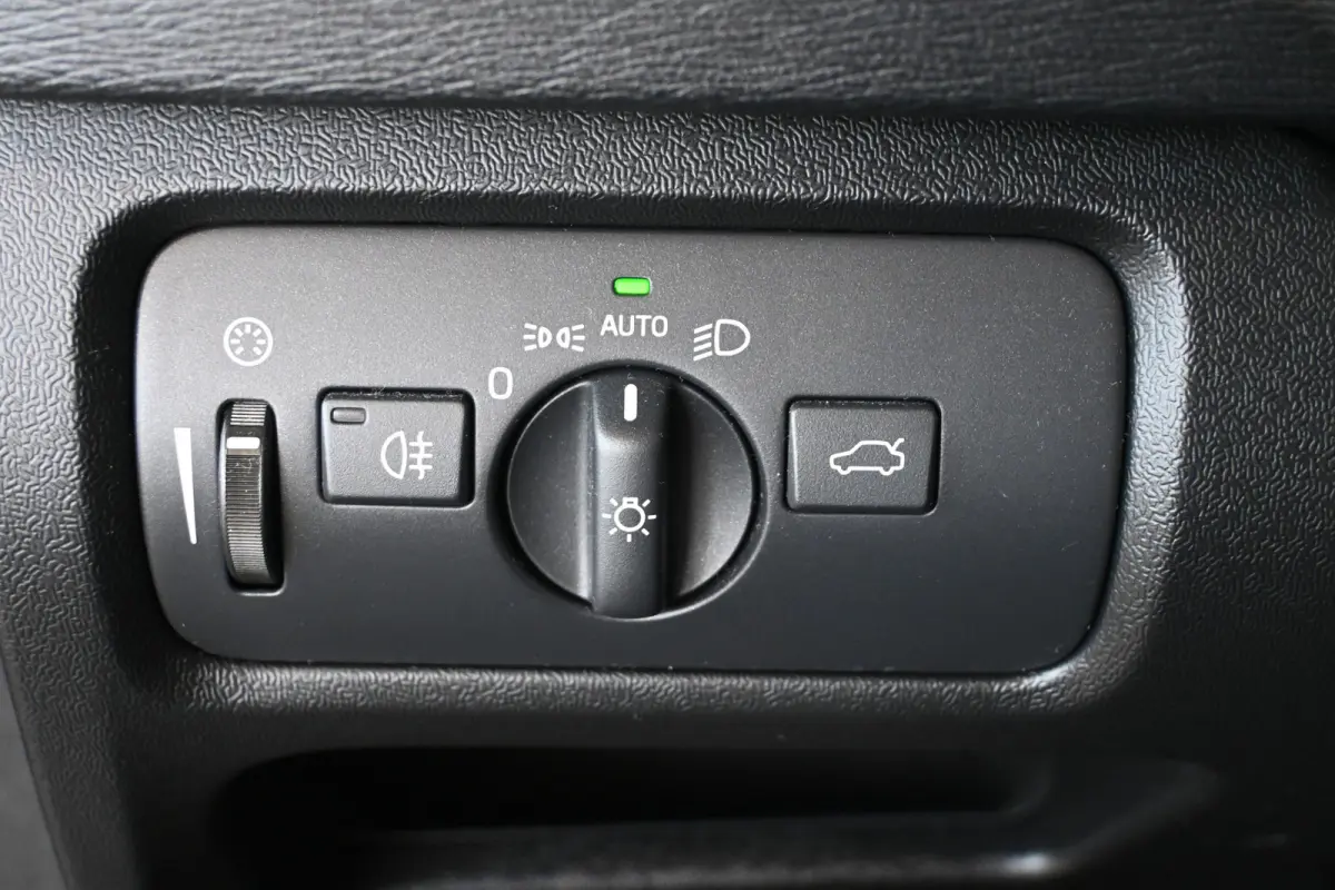 1.5 T3 Momentum Automaat Clima Cruise control Navigatie LED koplampen PDC Trekhaak 100% Onderhouden Inruil mogelijk