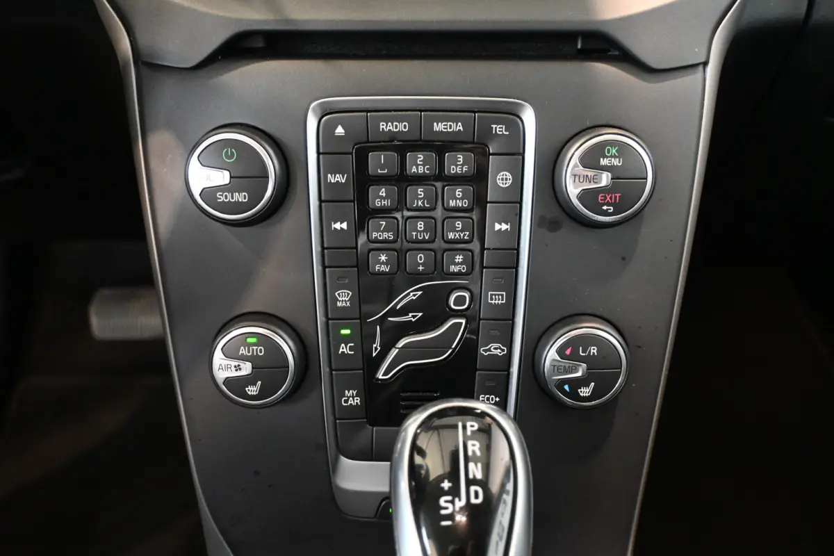 1.5 T3 Momentum Automaat Clima Cruise control Navigatie LED koplampen PDC Trekhaak 100% Onderhouden Inruil mogelijk
