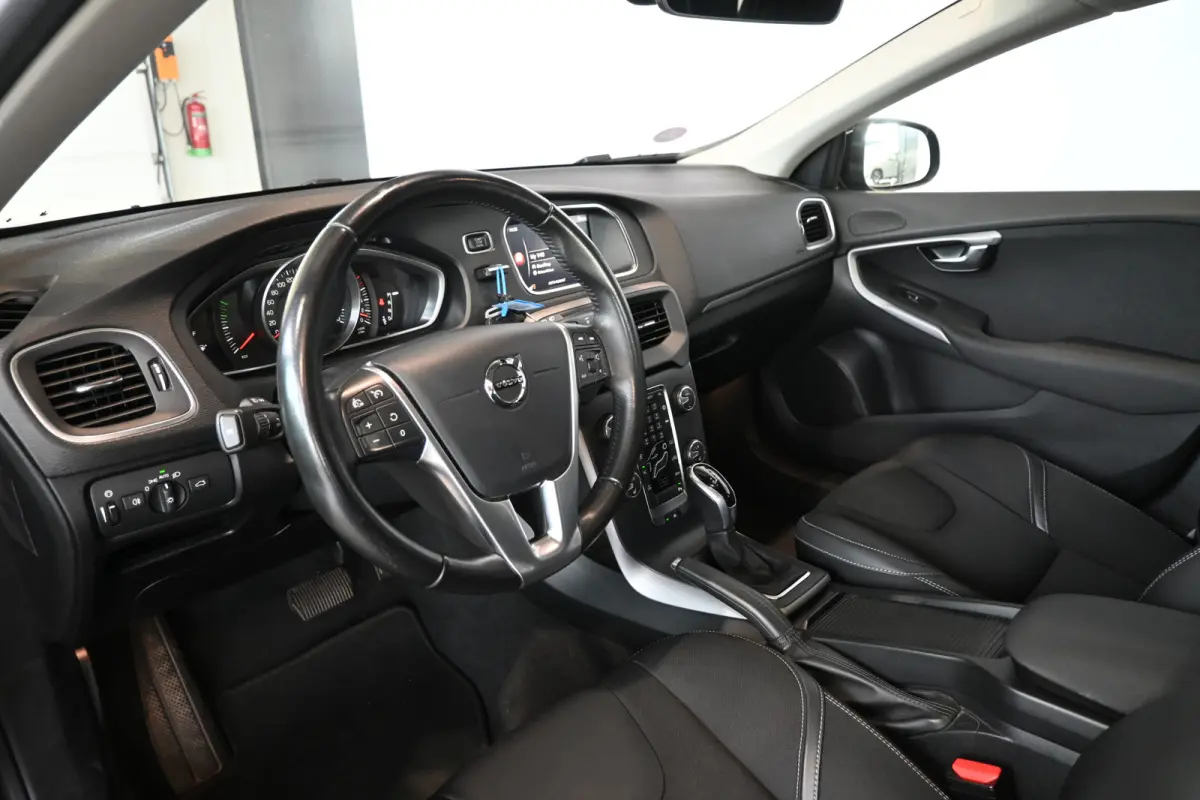 1.5 T3 Momentum Automaat Clima Cruise control Navigatie LED koplampen PDC Trekhaak 100% Onderhouden Inruil mogelijk
