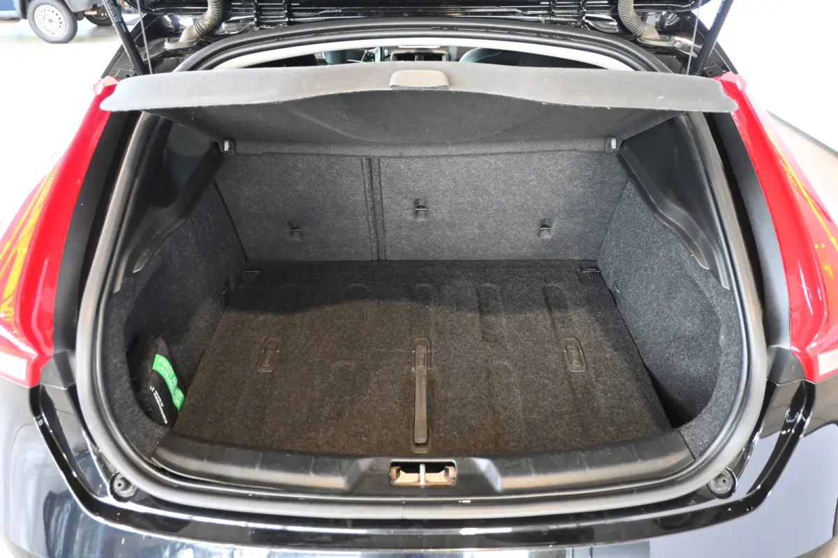 1.5 T3 Momentum Automaat Clima Cruise control Navigatie LED koplampen PDC Trekhaak 100% Onderhouden Inruil mogelijk