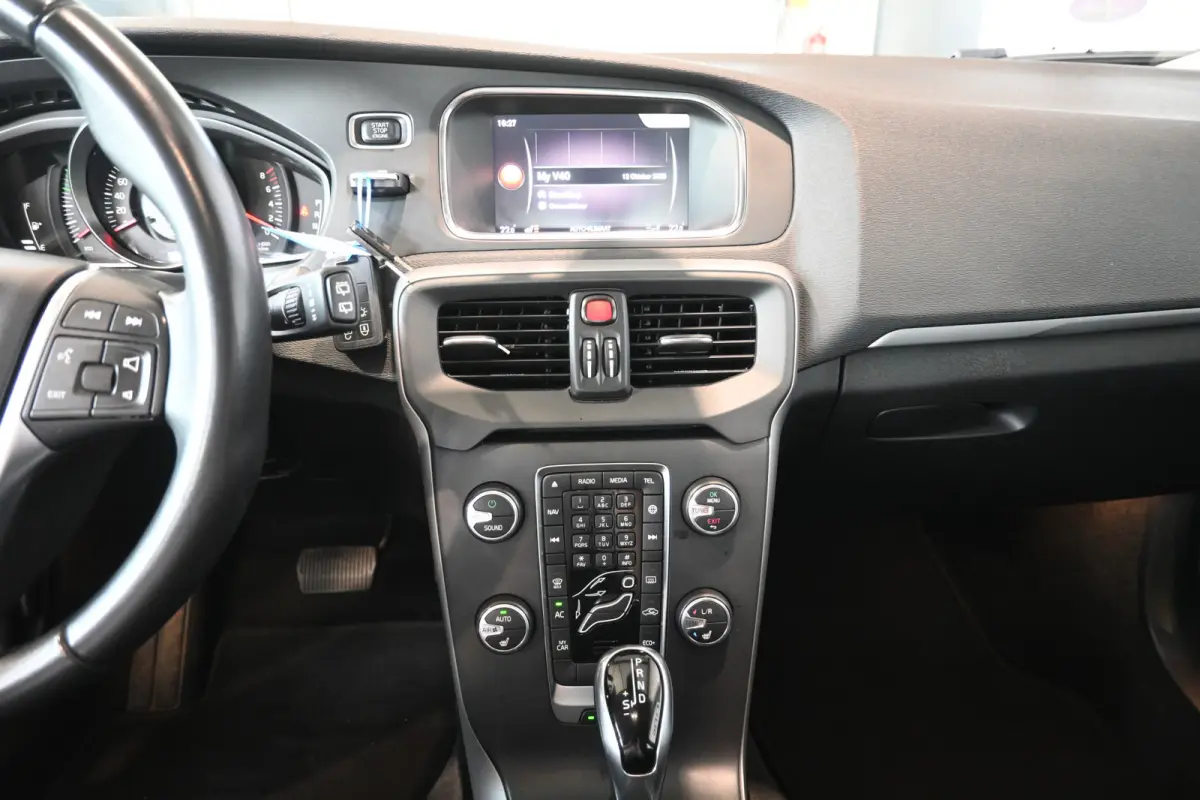 1.5 T3 Momentum Automaat Clima Cruise control Navigatie LED koplampen PDC Trekhaak 100% Onderhouden Inruil mogelijk