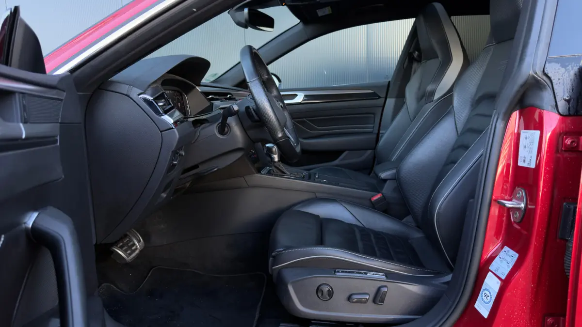 218pk 1.4 TSI eHybrid R-Line Business+ | SOH: 90,67% | Panoramadak | Trekhaak | Leder | 360 Camera | Adaptive Cruise | Carplay | Keyless | 19" |