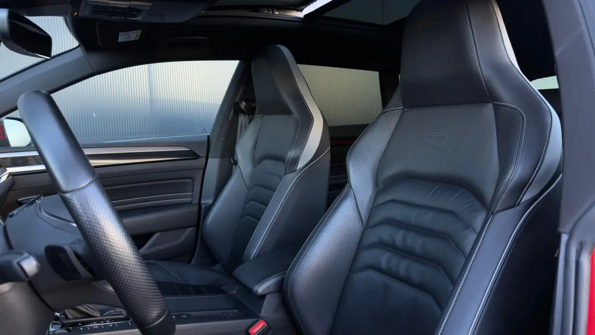 218pk 1.4 TSI eHybrid R-Line Business+ | SOH: 90,67% | Panoramadak | Trekhaak | Leder | 360 Camera | Adaptive Cruise | Carplay | Keyless | 19" |