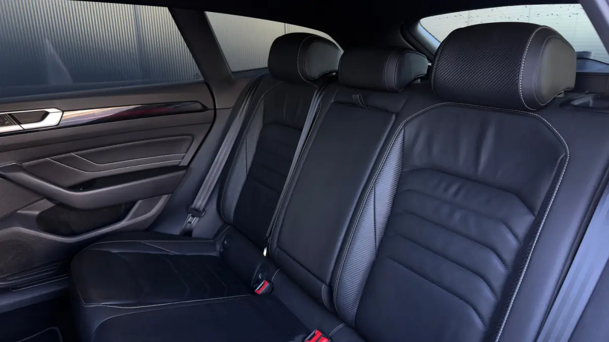 218pk 1.4 TSI eHybrid R-Line Business+ | SOH: 90,67% | Panoramadak | Trekhaak | Leder | 360 Camera | Adaptive Cruise | Carplay | Keyless | 19" |
