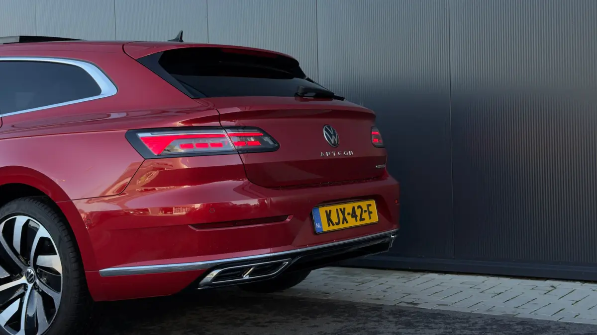 218pk 1.4 TSI eHybrid R-Line Business+ | SOH: 90,67% | Panoramadak | Trekhaak | Leder | 360 Camera | Adaptive Cruise | Carplay | Keyless | 19" |