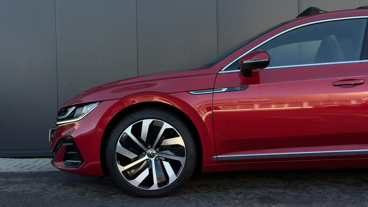 218pk 1.4 TSI eHybrid R-Line Business+ | SOH: 90,67% | Panoramadak | Trekhaak | Leder | 360 Camera | Adaptive Cruise | Carplay | Keyless | 19" |