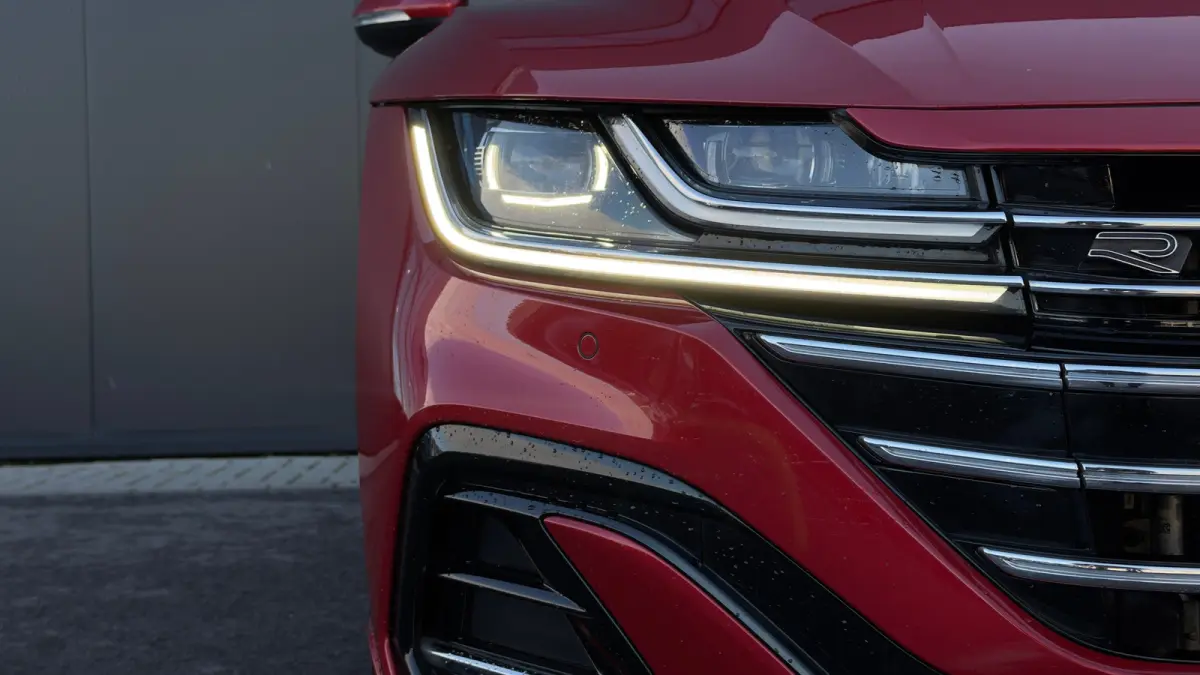218pk 1.4 TSI eHybrid R-Line Business+ | SOH: 90,67% | Panoramadak | Trekhaak | Leder | 360 Camera | Adaptive Cruise | Carplay | Keyless | 19" |