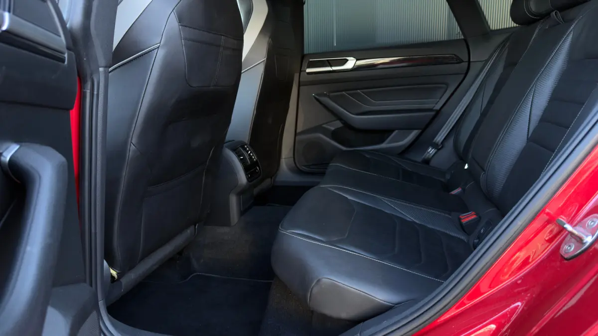 218pk 1.4 TSI eHybrid R-Line Business+ | SOH: 90,67% | Panoramadak | Trekhaak | Leder | 360 Camera | Adaptive Cruise | Carplay | Keyless | 19" |
