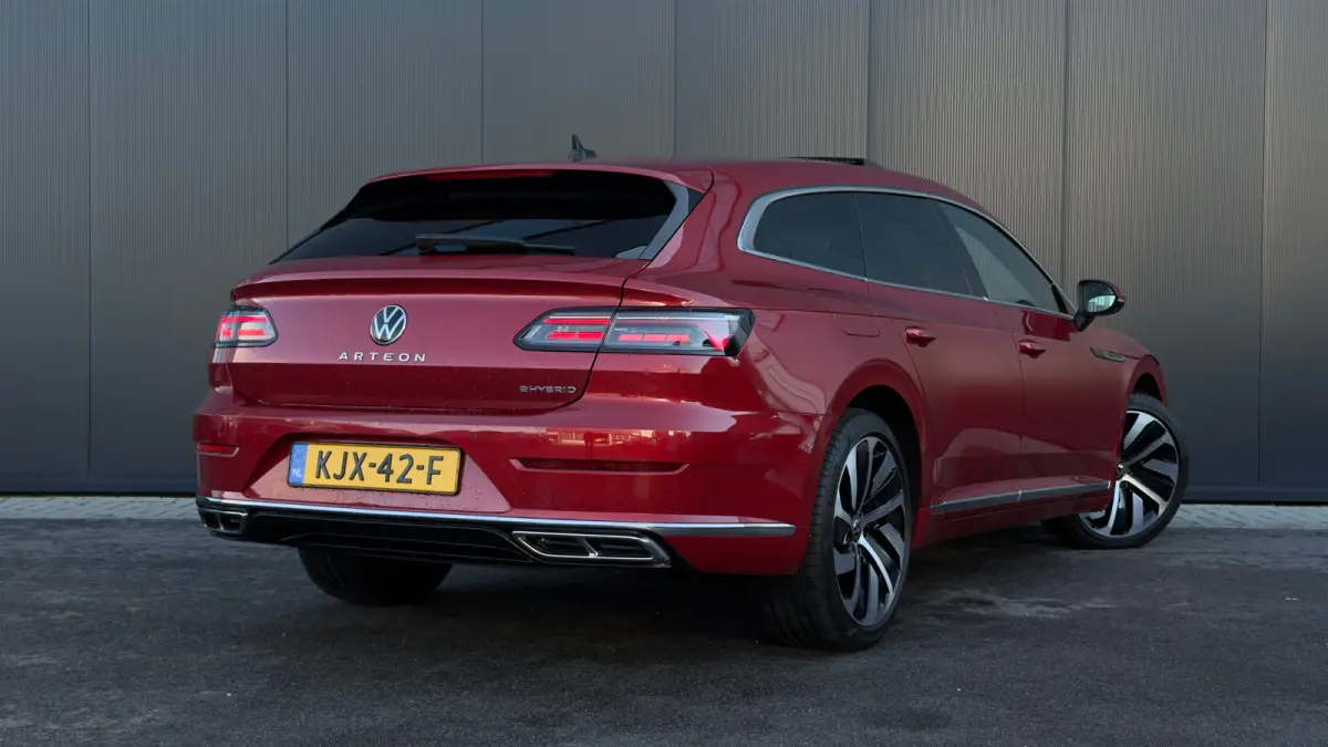 218pk 1.4 TSI eHybrid R-Line Business+ | SOH: 90,67% | Panoramadak | Trekhaak | Leder | 360 Camera | Adaptive Cruise | Carplay | Keyless | 19" |