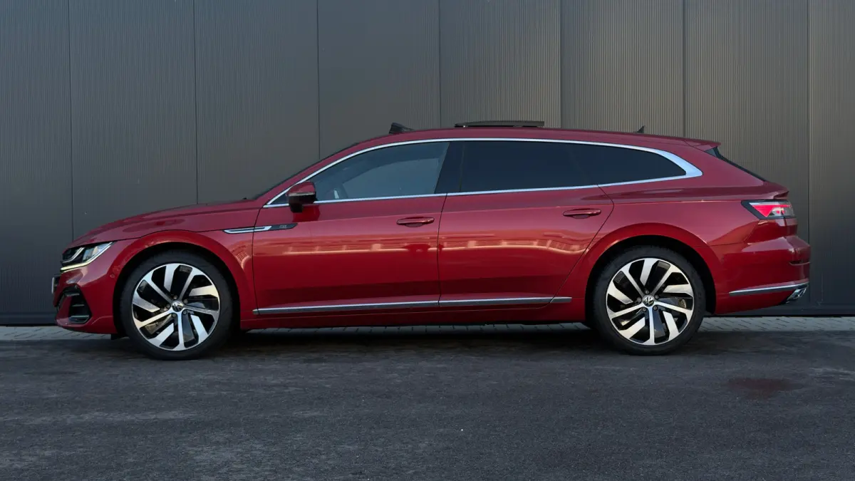 218pk 1.4 TSI eHybrid R-Line Business+ | SOH: 90,67% | Panoramadak | Trekhaak | Leder | 360 Camera | Adaptive Cruise | Carplay | Keyless | 19" |