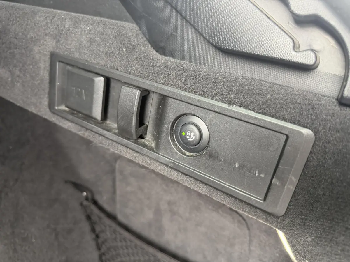 330i Business Edition Plus | WORDT VERWACHT | M-SPORT | PANORAMADAK | ACHTERUITRIJCAMERA | HEAD-UP | STOELVERWARMING | TREKHAAK | APPLE CARPLAY - ANDROID AUTO | LASER LED | CLIMATE CONTROL |