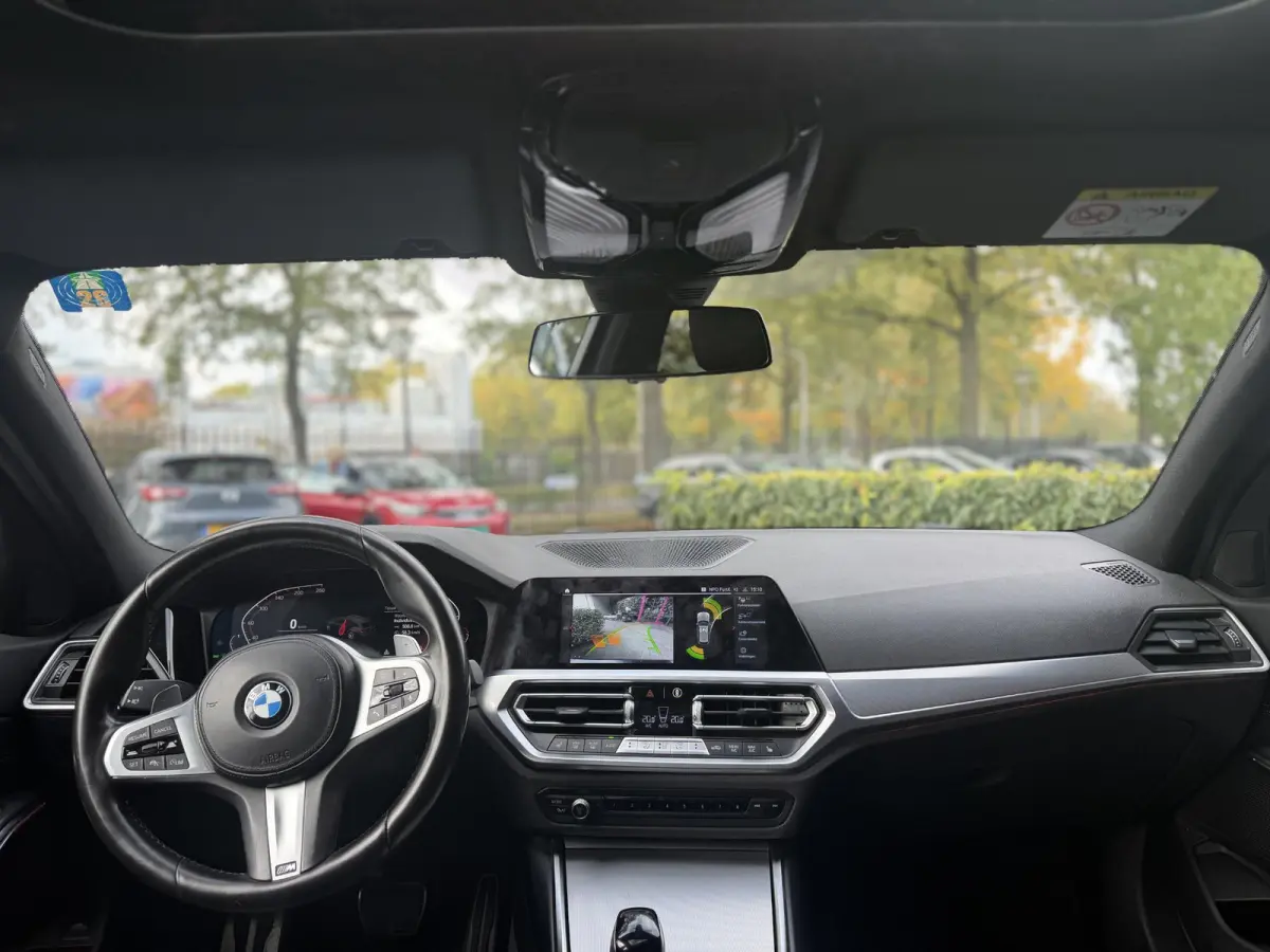 330i Business Edition Plus | WORDT VERWACHT | M-SPORT | PANORAMADAK | ACHTERUITRIJCAMERA | HEAD-UP | STOELVERWARMING | TREKHAAK | APPLE CARPLAY - ANDROID AUTO | LASER LED | CLIMATE CONTROL |