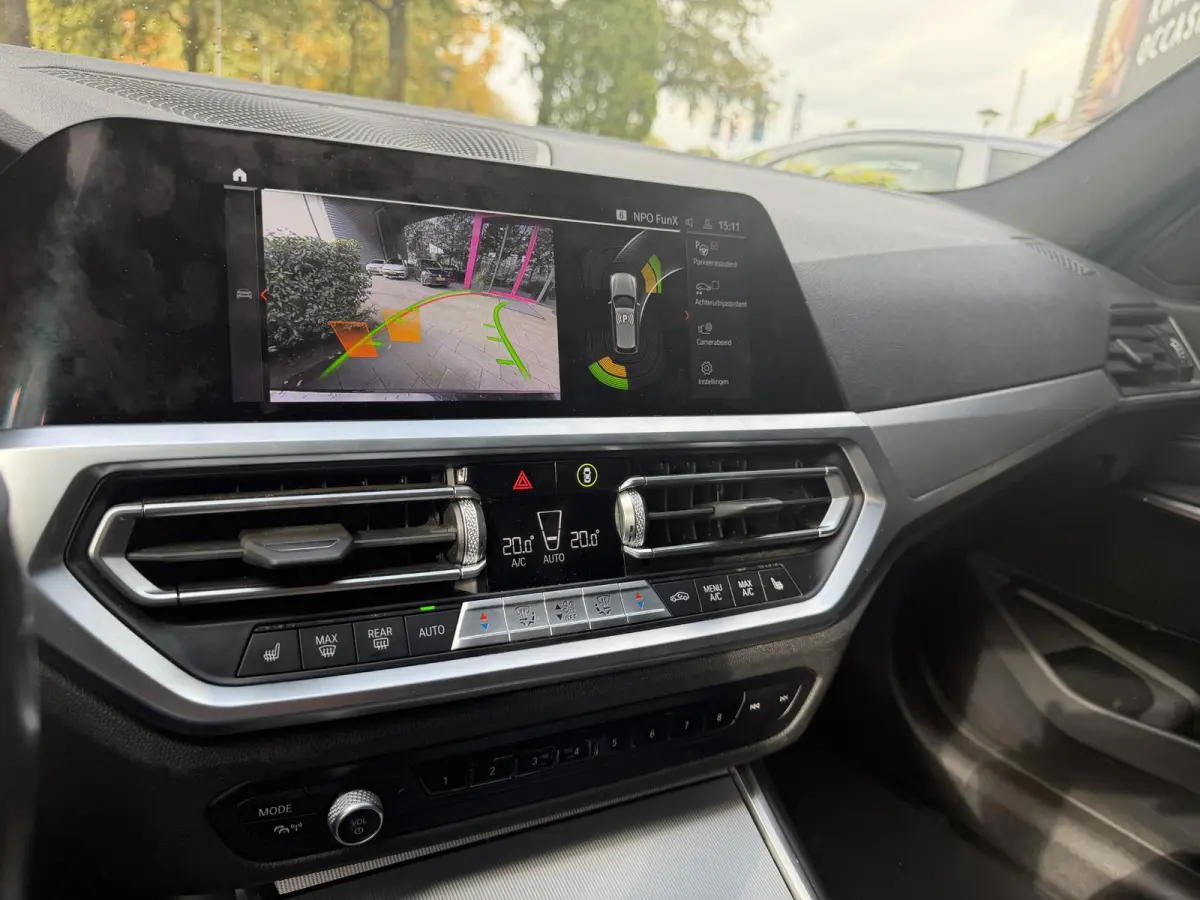 330i Business Edition Plus | WORDT VERWACHT | M-SPORT | PANORAMADAK | ACHTERUITRIJCAMERA | HEAD-UP | STOELVERWARMING | TREKHAAK | APPLE CARPLAY - ANDROID AUTO | LASER LED | CLIMATE CONTROL |