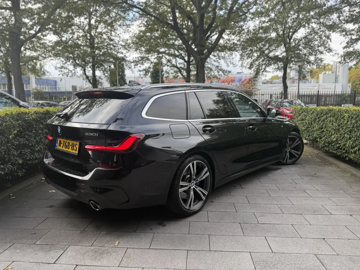 330i Business Edition Plus | WORDT VERWACHT | M-SPORT | PANORAMADAK | ACHTERUITRIJCAMERA | HEAD-UP | STOELVERWARMING | TREKHAAK | APPLE CARPLAY - ANDROID AUTO | LASER LED | CLIMATE CONTROL |