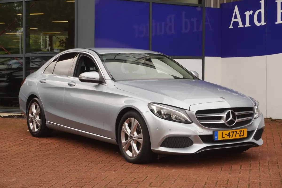 180 Business / ElekTrekhaak / Navi / Stoelverwarm. / PDC / Bluetooth / Half-leder / 17"LMV / = 84.000KM !!