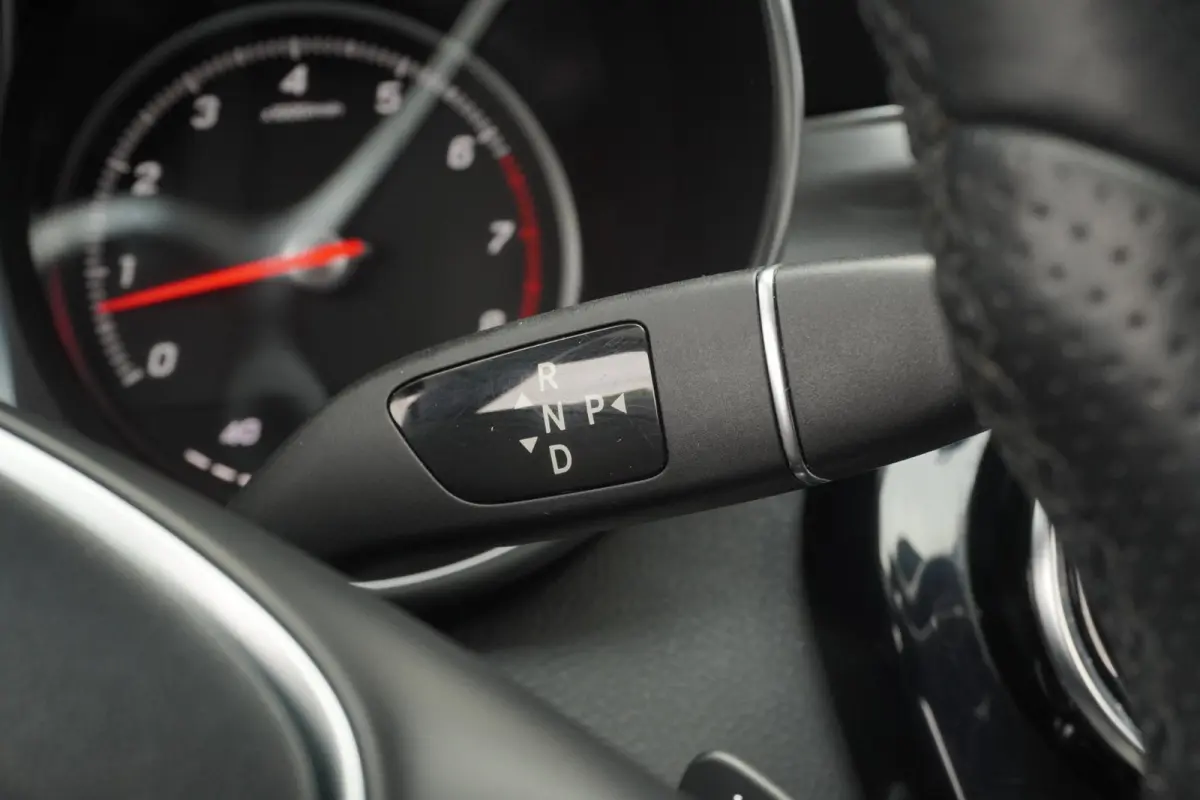 180 Business / ElekTrekhaak / Navi / Stoelverwarm. / PDC / Bluetooth / Half-leder / 17"LMV / = 84.000KM !!