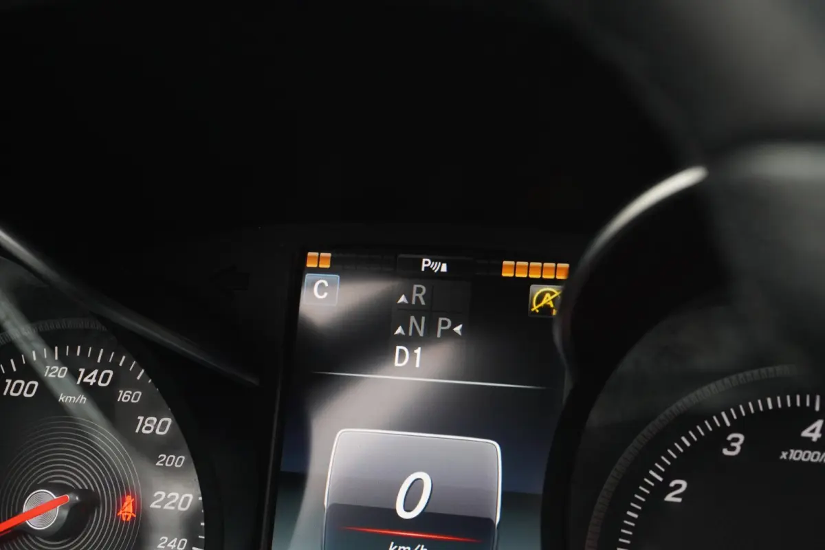 180 Business / ElekTrekhaak / Navi / Stoelverwarm. / PDC / Bluetooth / Half-leder / 17"LMV / = 84.000KM !!