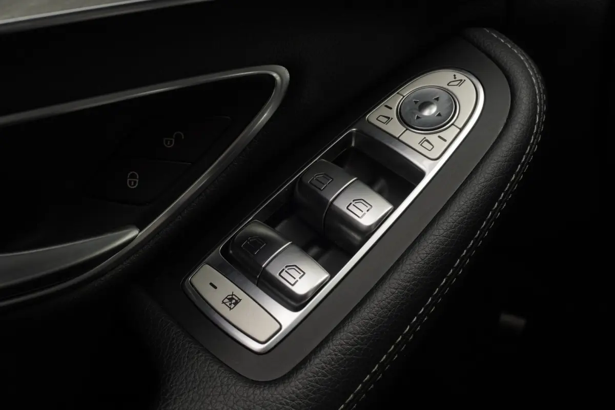 180 Business / ElekTrekhaak / Navi / Stoelverwarm. / PDC / Bluetooth / Half-leder / 17"LMV / = 84.000KM !!