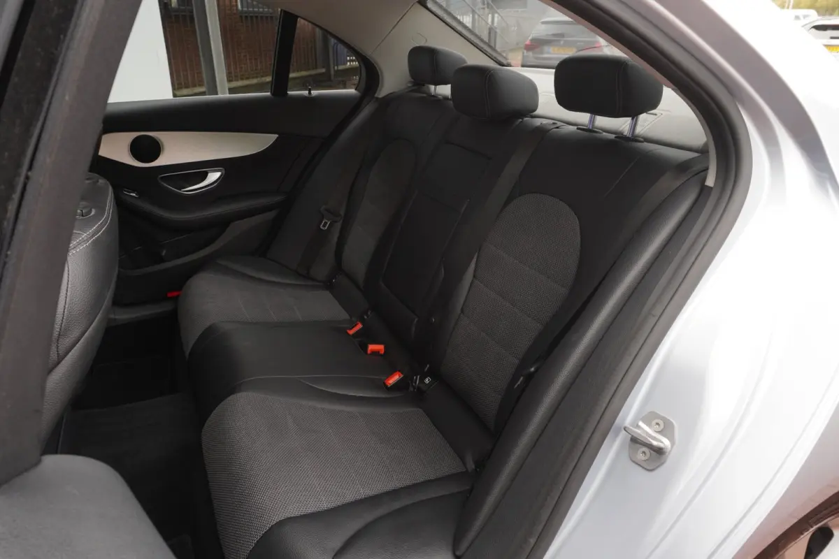 180 Business / ElekTrekhaak / Navi / Stoelverwarm. / PDC / Bluetooth / Half-leder / 17"LMV / = 84.000KM !!