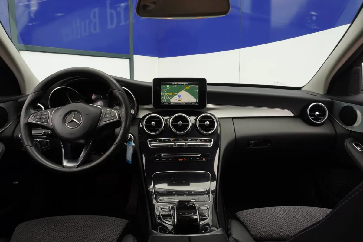 180 Business / ElekTrekhaak / Navi / Stoelverwarm. / PDC / Bluetooth / Half-leder / 17"LMV / = 84.000KM !!