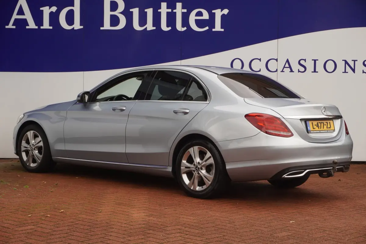180 Business / ElekTrekhaak / Navi / Stoelverwarm. / PDC / Bluetooth / Half-leder / 17"LMV / = 84.000KM !!
