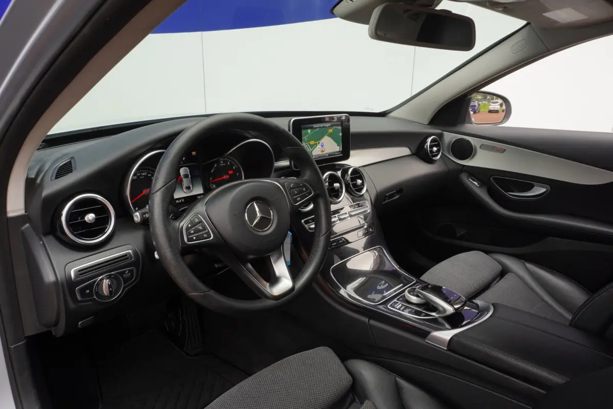 180 Business / ElekTrekhaak / Navi / Stoelverwarm. / PDC / Bluetooth / Half-leder / 17"LMV / = 84.000KM !!