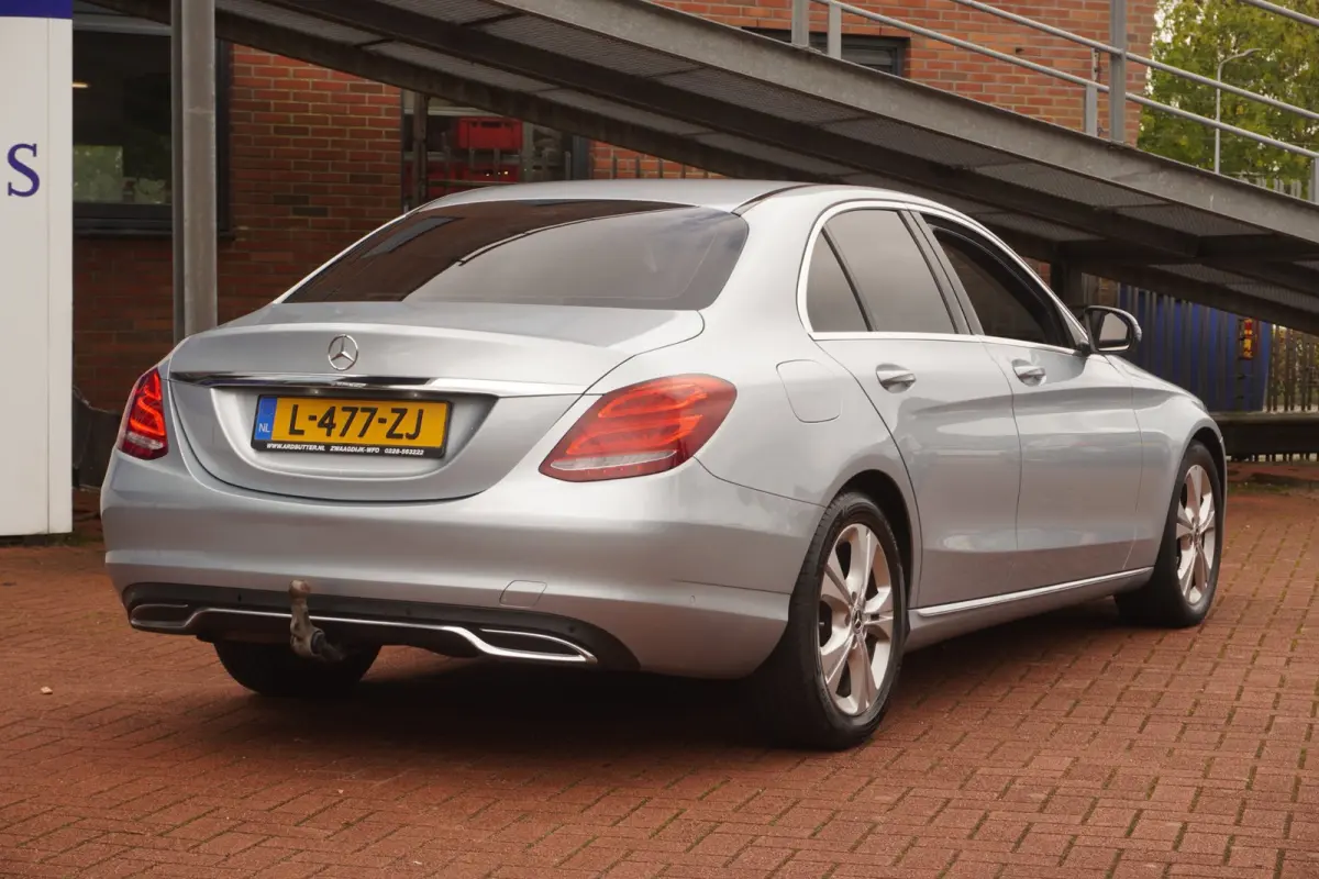 180 Business / ElekTrekhaak / Navi / Stoelverwarm. / PDC / Bluetooth / Half-leder / 17"LMV / = 84.000KM !!