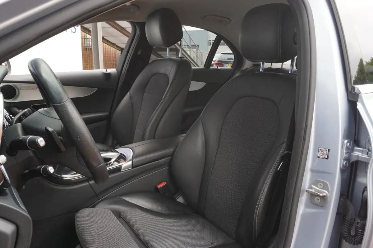 180 Business / ElekTrekhaak / Navi / Stoelverwarm. / PDC / Bluetooth / Half-leder / 17"LMV / = 84.000KM !!