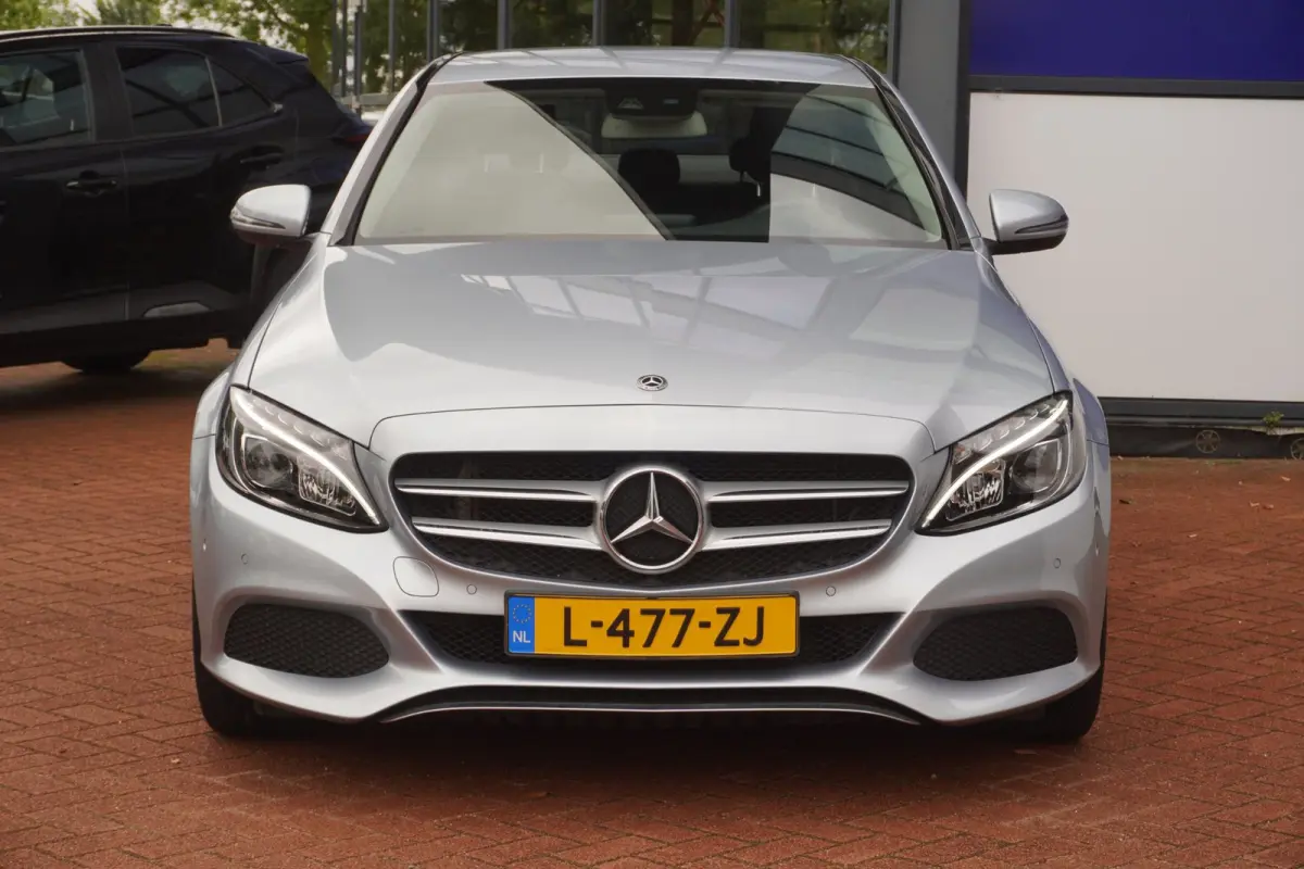 180 Business / ElekTrekhaak / Navi / Stoelverwarm. / PDC / Bluetooth / Half-leder / 17"LMV / = 84.000KM !!