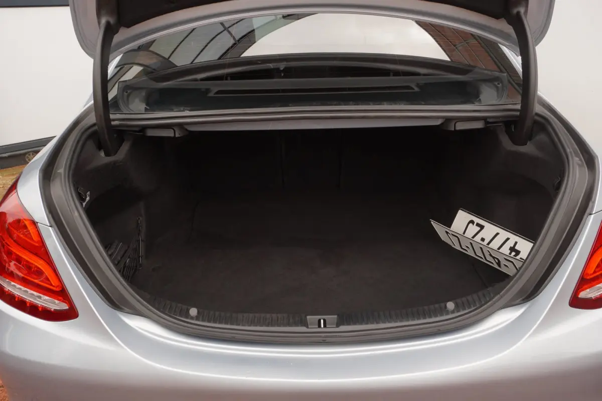 180 Business / ElekTrekhaak / Navi / Stoelverwarm. / PDC / Bluetooth / Half-leder / 17"LMV / = 84.000KM !!