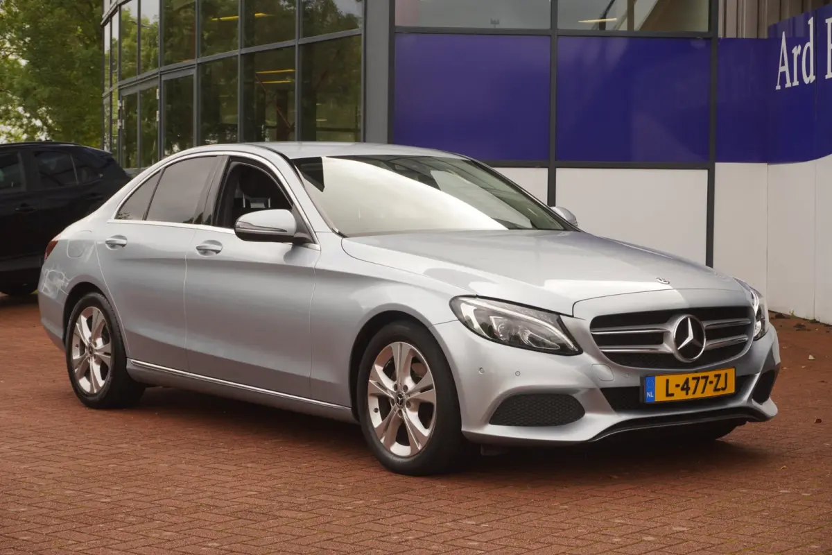 180 Business / ElekTrekhaak / Navi / Stoelverwarm. / PDC / Bluetooth / Half-leder / 17"LMV / = 84.000KM !!