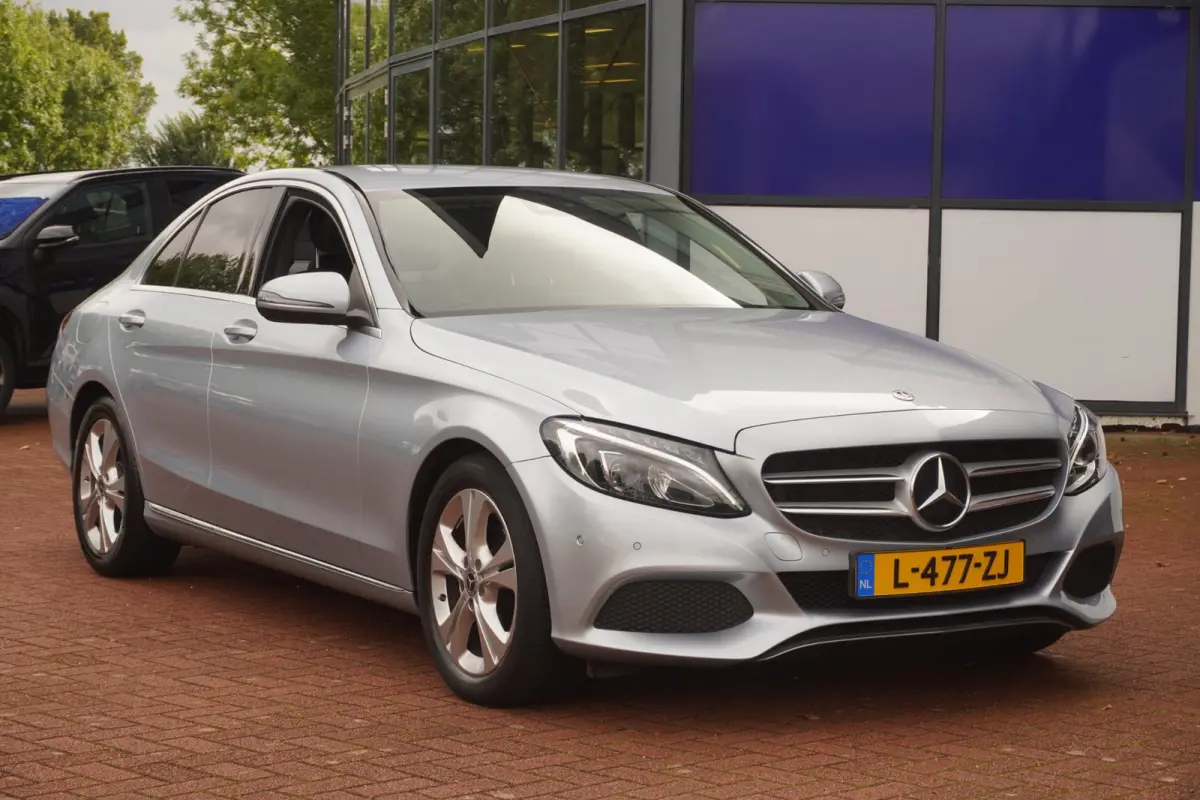 180 Business / ElekTrekhaak / Navi / Stoelverwarm. / PDC / Bluetooth / Half-leder / 17"LMV / = 84.000KM !!