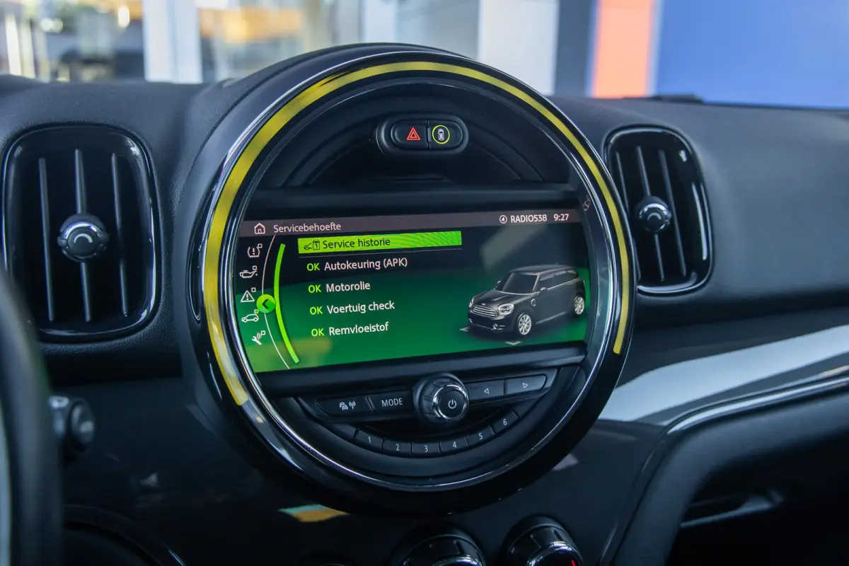 1.5 One Chili | Camera | Cruise control adaptief | Haed-up | Stoelverwarming | Navigatie | | Achteruitrijcamera | Cruise control adaptief met Stop&Go | Extra getint glas