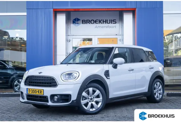 1.5 One Chili | Camera | Cruise control adaptief | Haed-up | Stoelverwarming | Navigatie | | Achteruitrijcamera | Cruise control adaptief met Stop&Go | Extra getint glas