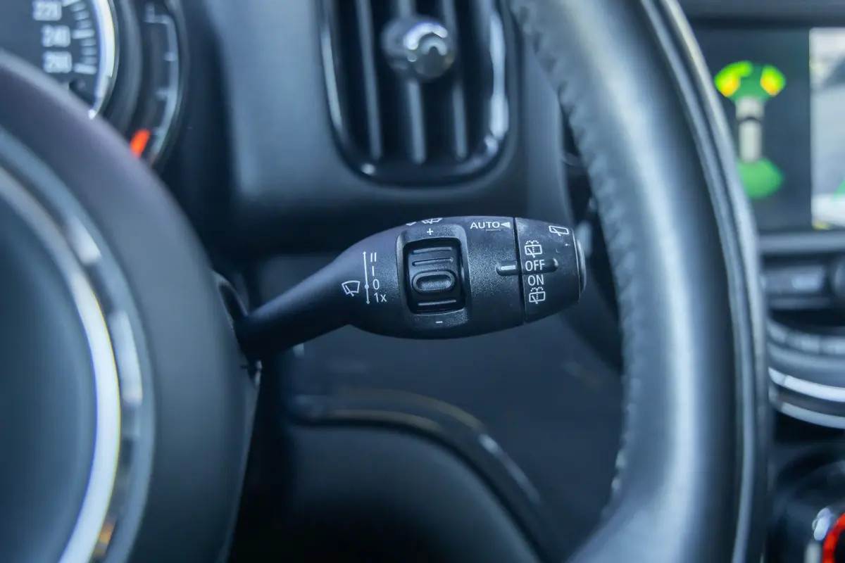 1.5 One Chili | Camera | Cruise control adaptief | Haed-up | Stoelverwarming | Navigatie | | Achteruitrijcamera | Cruise control adaptief met Stop&Go | Extra getint glas