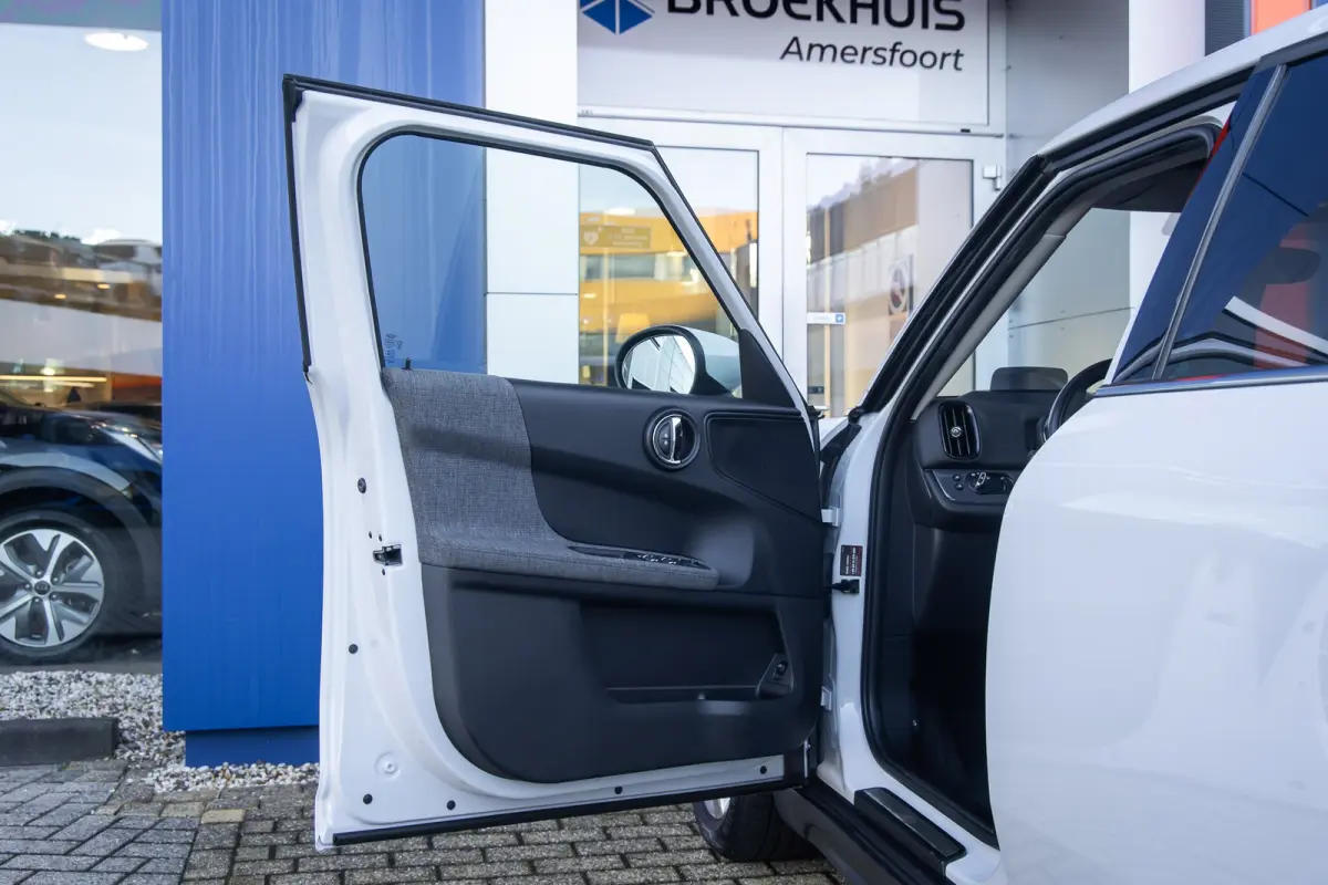 1.5 One Chili | Camera | Cruise control adaptief | Haed-up | Stoelverwarming | Navigatie | | Achteruitrijcamera | Cruise control adaptief met Stop&Go | Extra getint glas