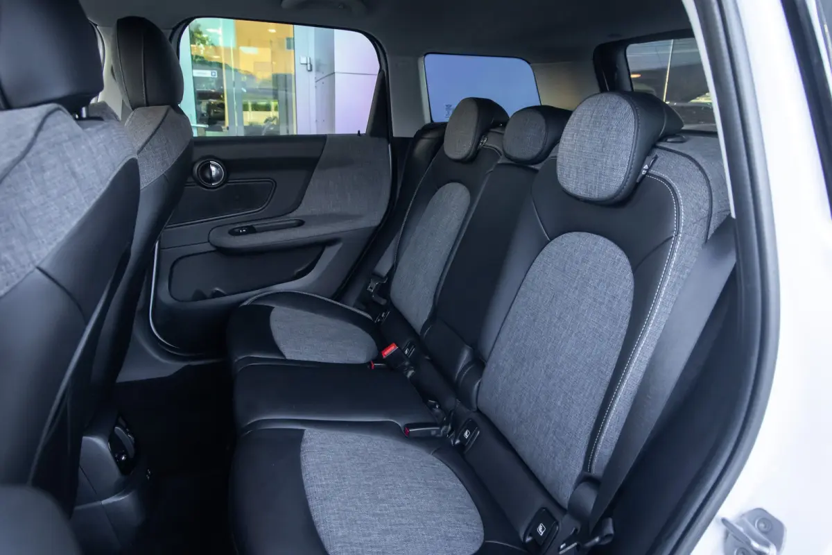 1.5 One Chili | Camera | Cruise control adaptief | Haed-up | Stoelverwarming | Navigatie | | Achteruitrijcamera | Cruise control adaptief met Stop&Go | Extra getint glas